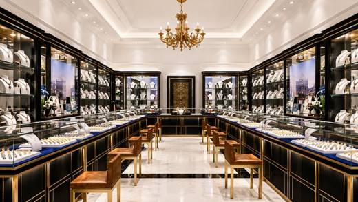What Layout Secrets Does A Jewellery Shop Interior Designer Use For Higher Value Displays
